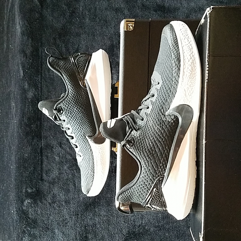 NIKE Mamba Focus Kobe Men's 11 Black & White
